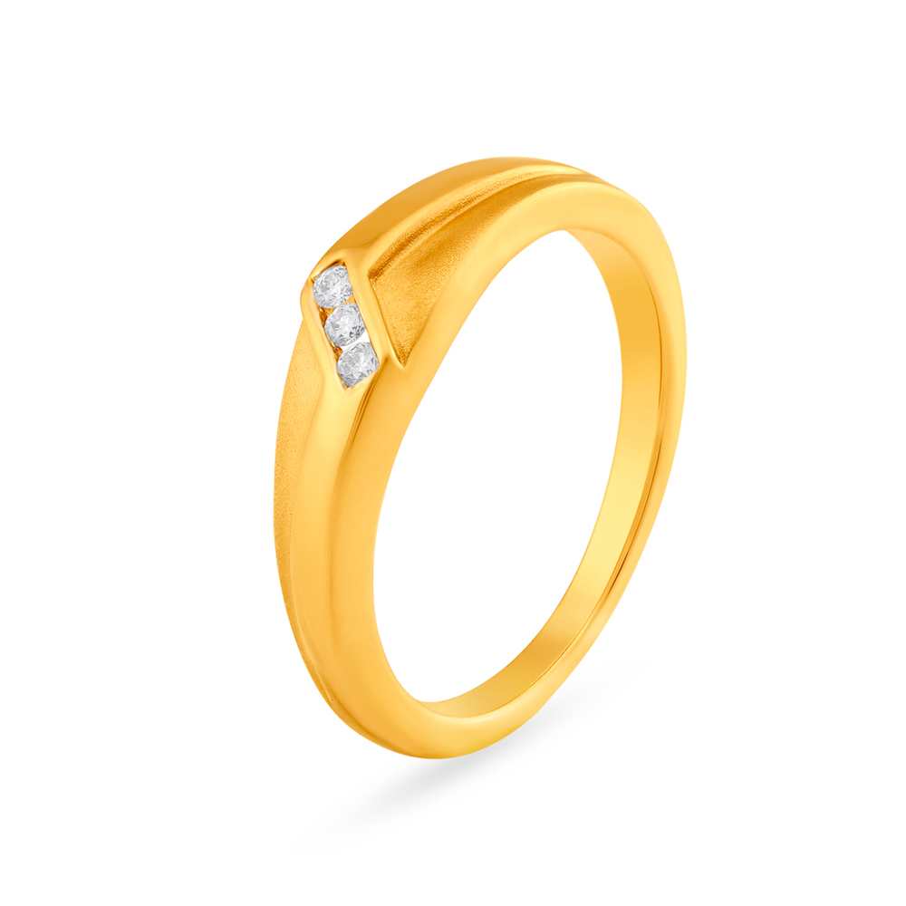 Contemporary 18 Karat Yellow Gold And Diamond Finger Ring