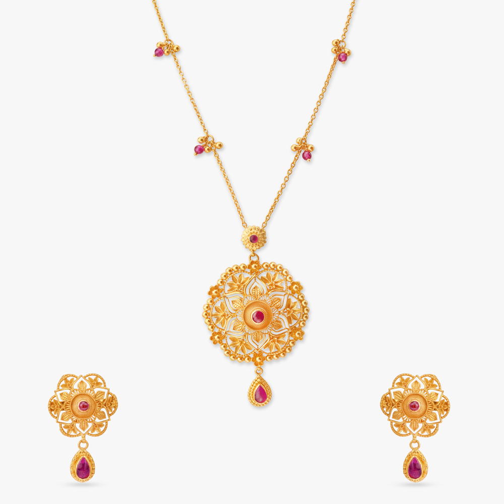 Floral Filigree Gold Pendant with Chain and Earrings Set