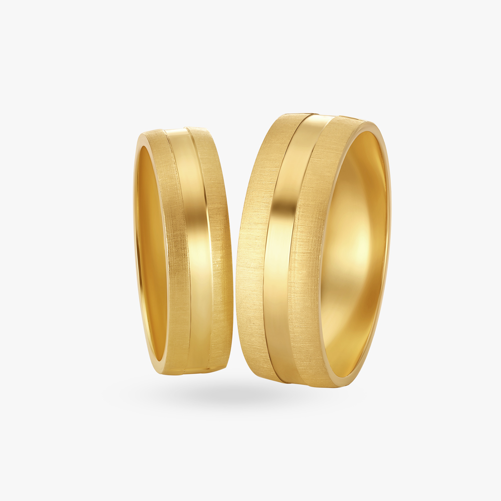 Sculpted Men's Gold Finger Ring