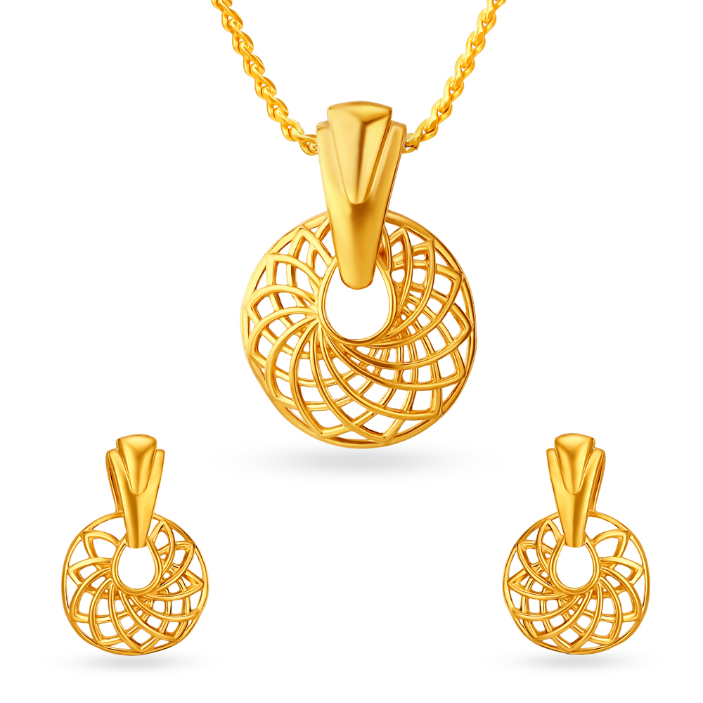 Glamorous Yellow Gold Ring Nexus Pendant and Earrings Set