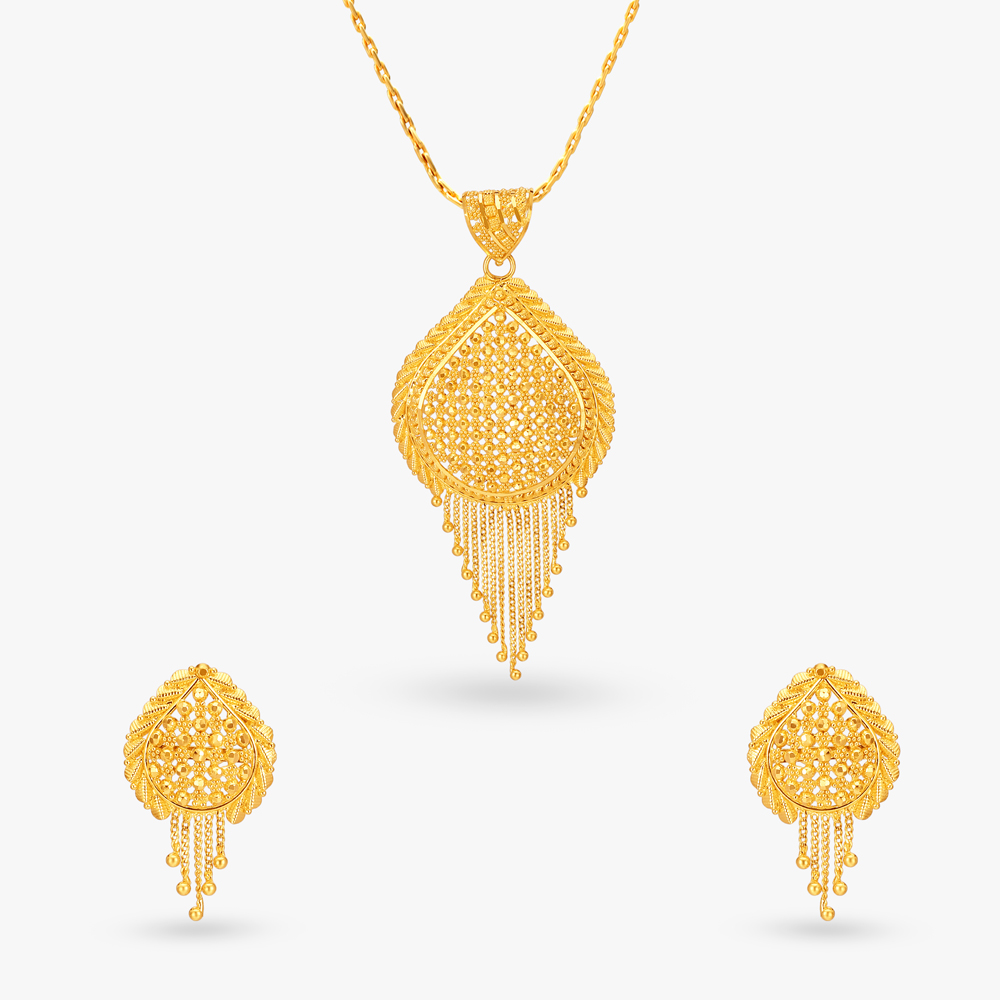 

Enthralling Gold Pendant and Earrings Set
