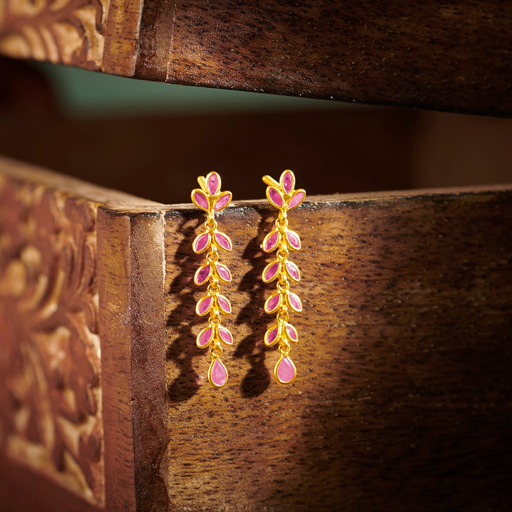Graceful 22 Karat Yellow Gold Lead Patterned Drop Earrings