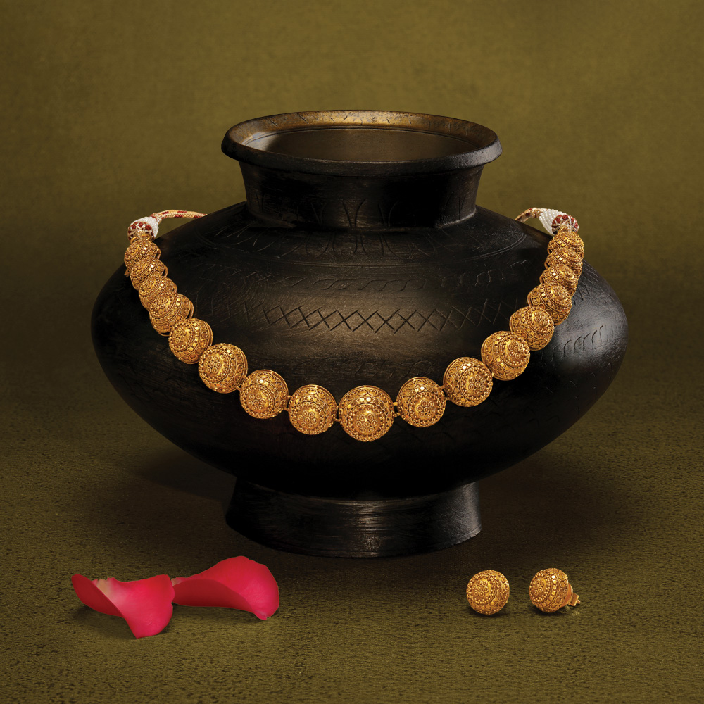 

Opulent Filigree Work Choker Necklace Set