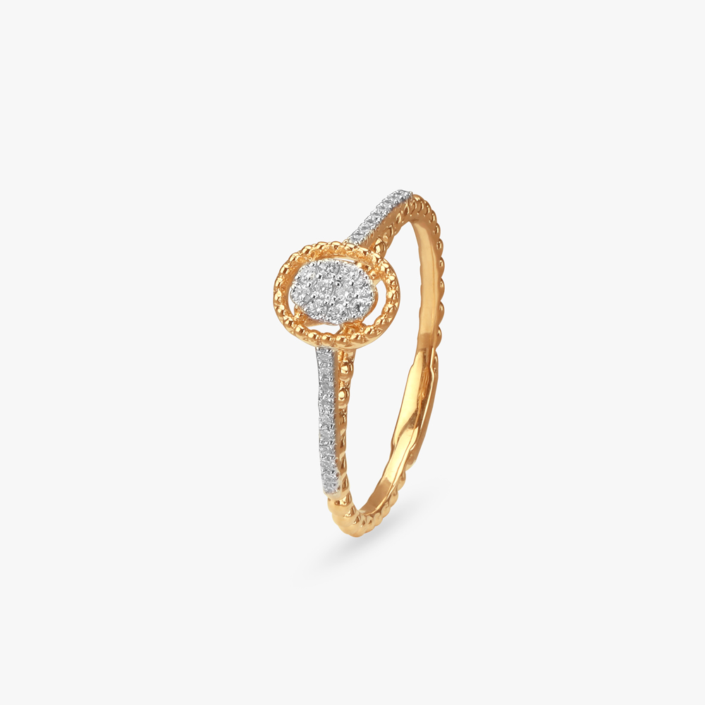 Luxurious Halo Diamond Finger Ring