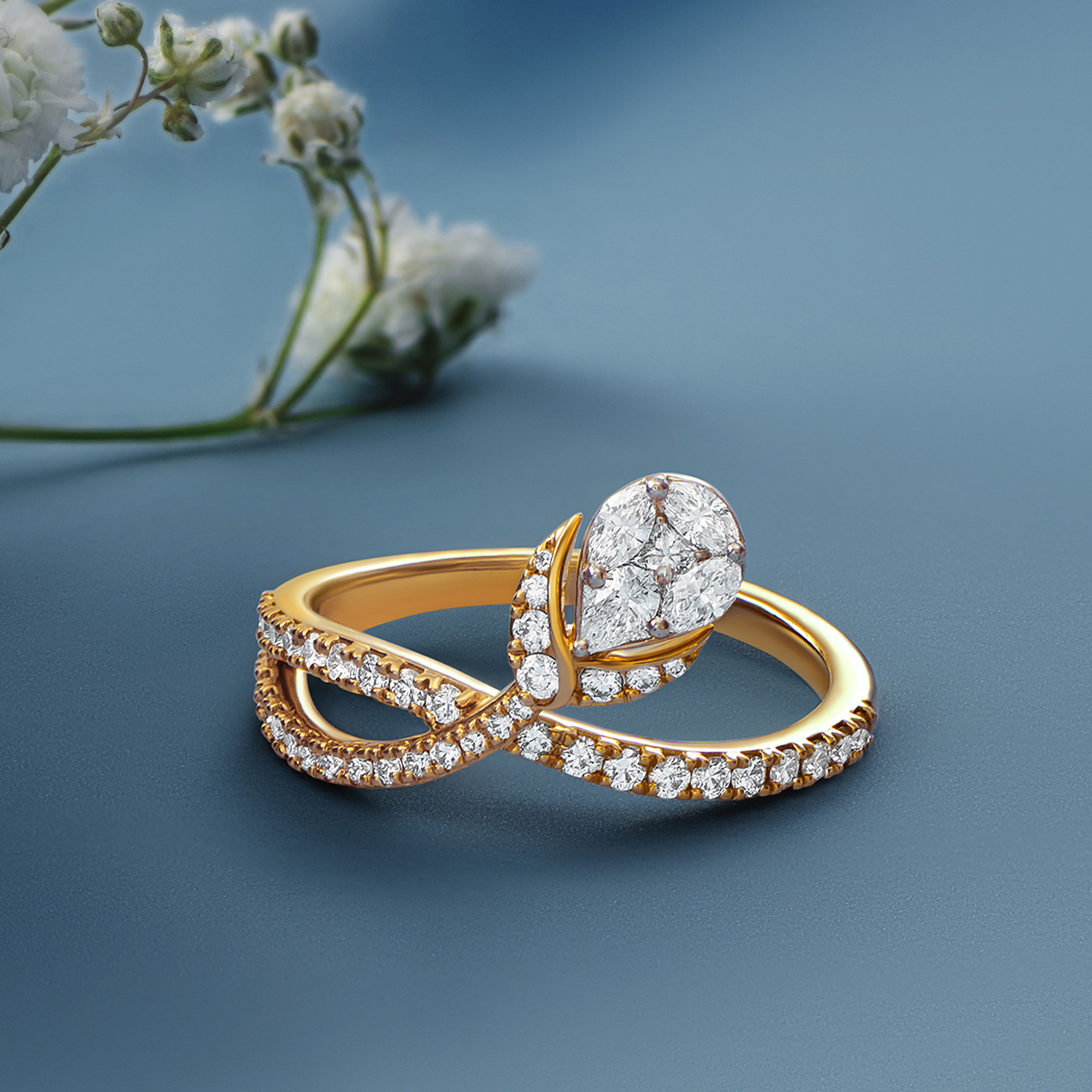 Graceful Twist Diamond Finger Ring