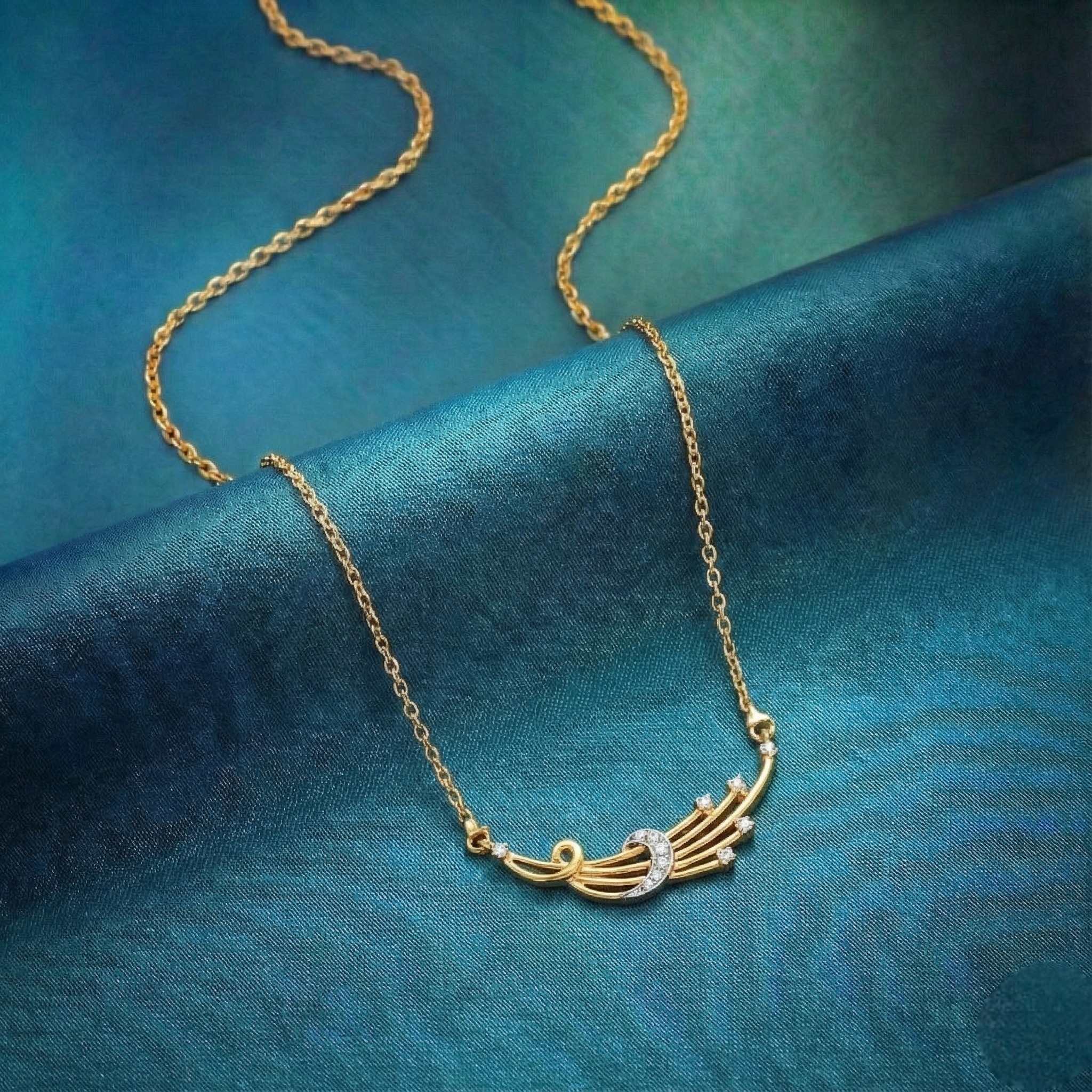 Bold Feather Diamond and Gold Necklace