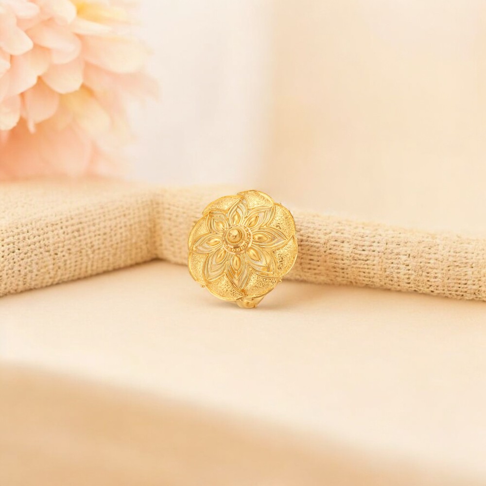 Intricate Gold Finger Ring