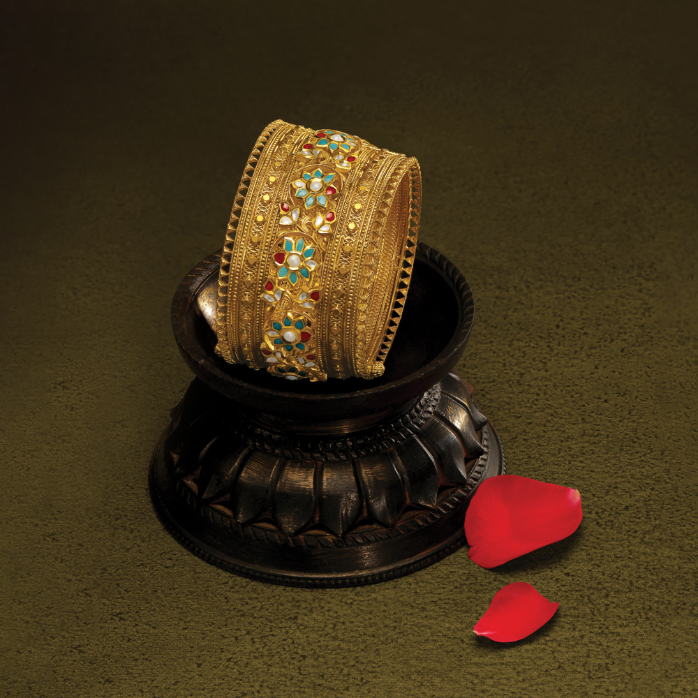 Captivating Floral Motif Kundan Bangle