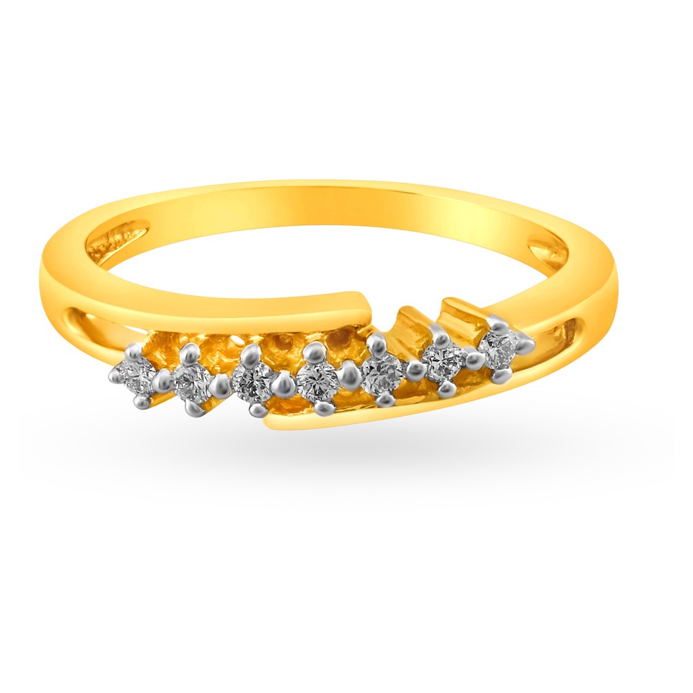 

Chic Line Pattern 7 Stone Diamond Ring