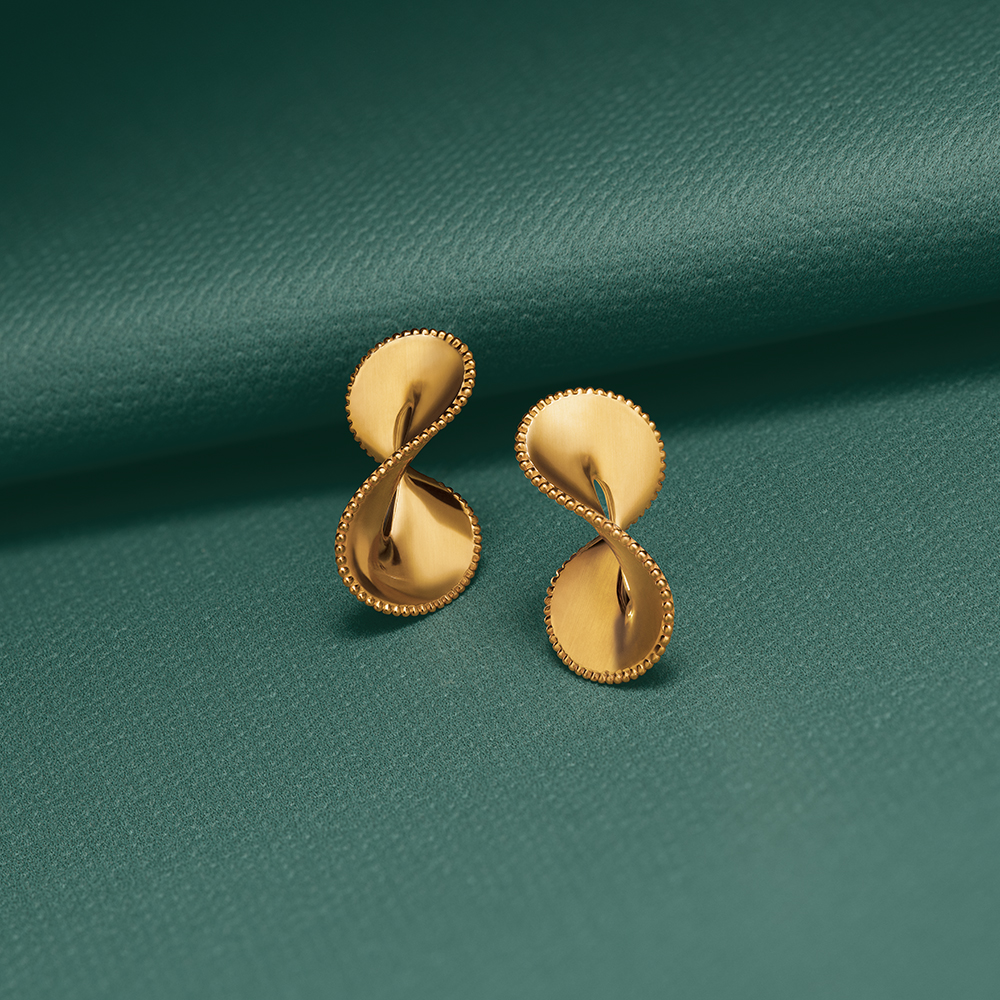 

Modern Filigree Stud Earrings