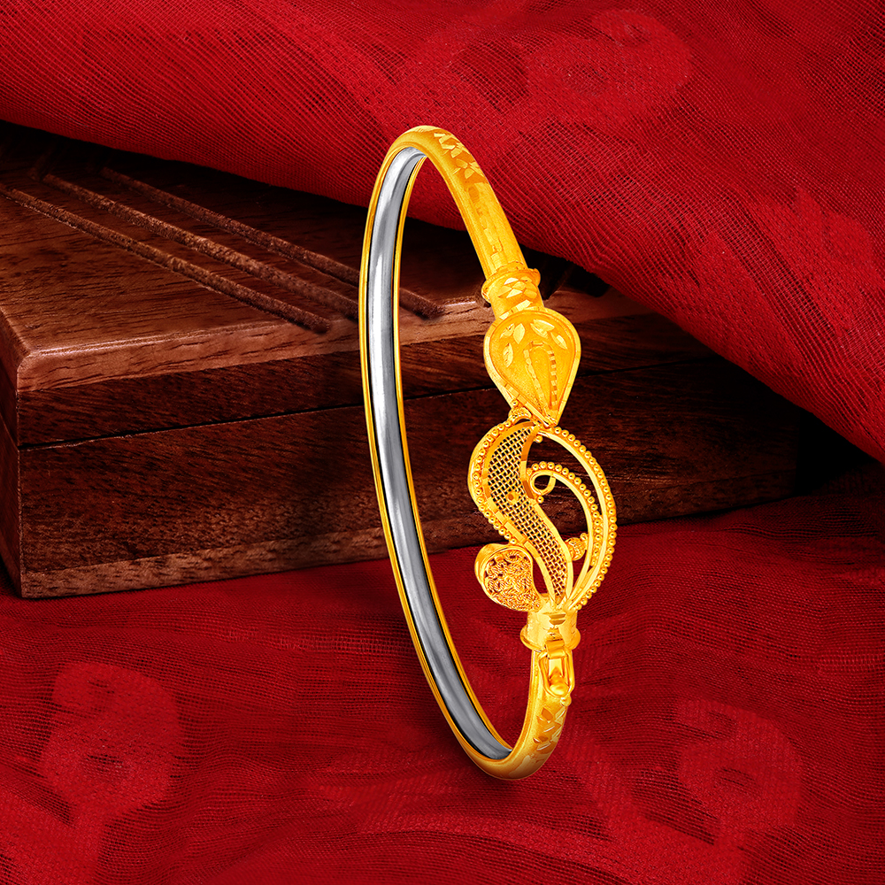 Exquisite Gold Bangle