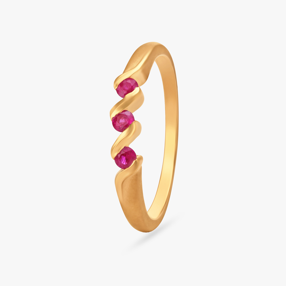 Graceful Green Emerald Gold Finger Ring