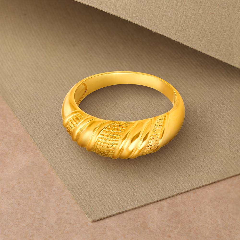 Bewitching 22 Karat Yellow Gold Twisted Design Finger Ring
