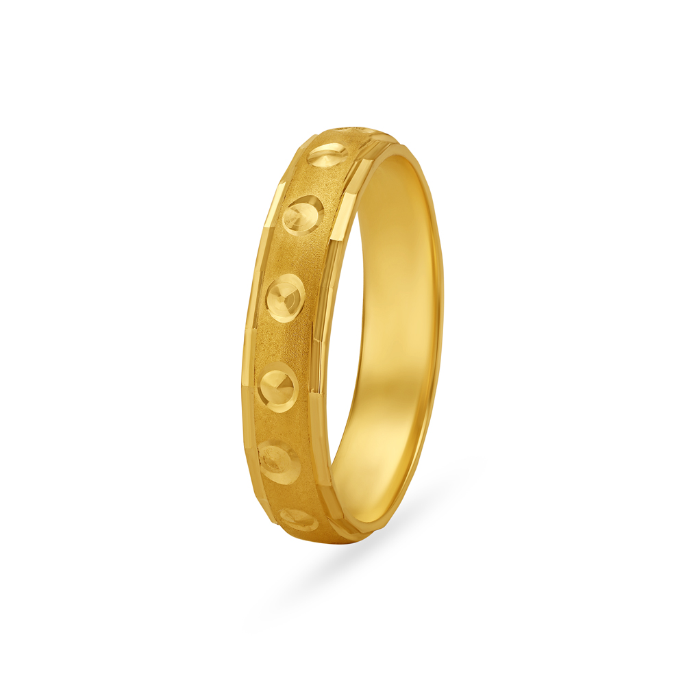 Luxurious Gold Finger Band