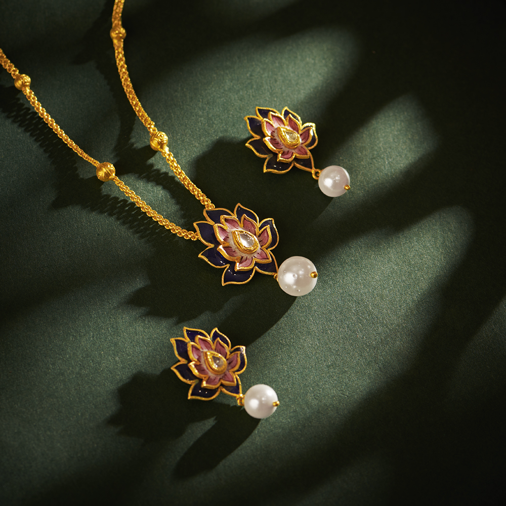 

Lovely Lotus Necklace Set