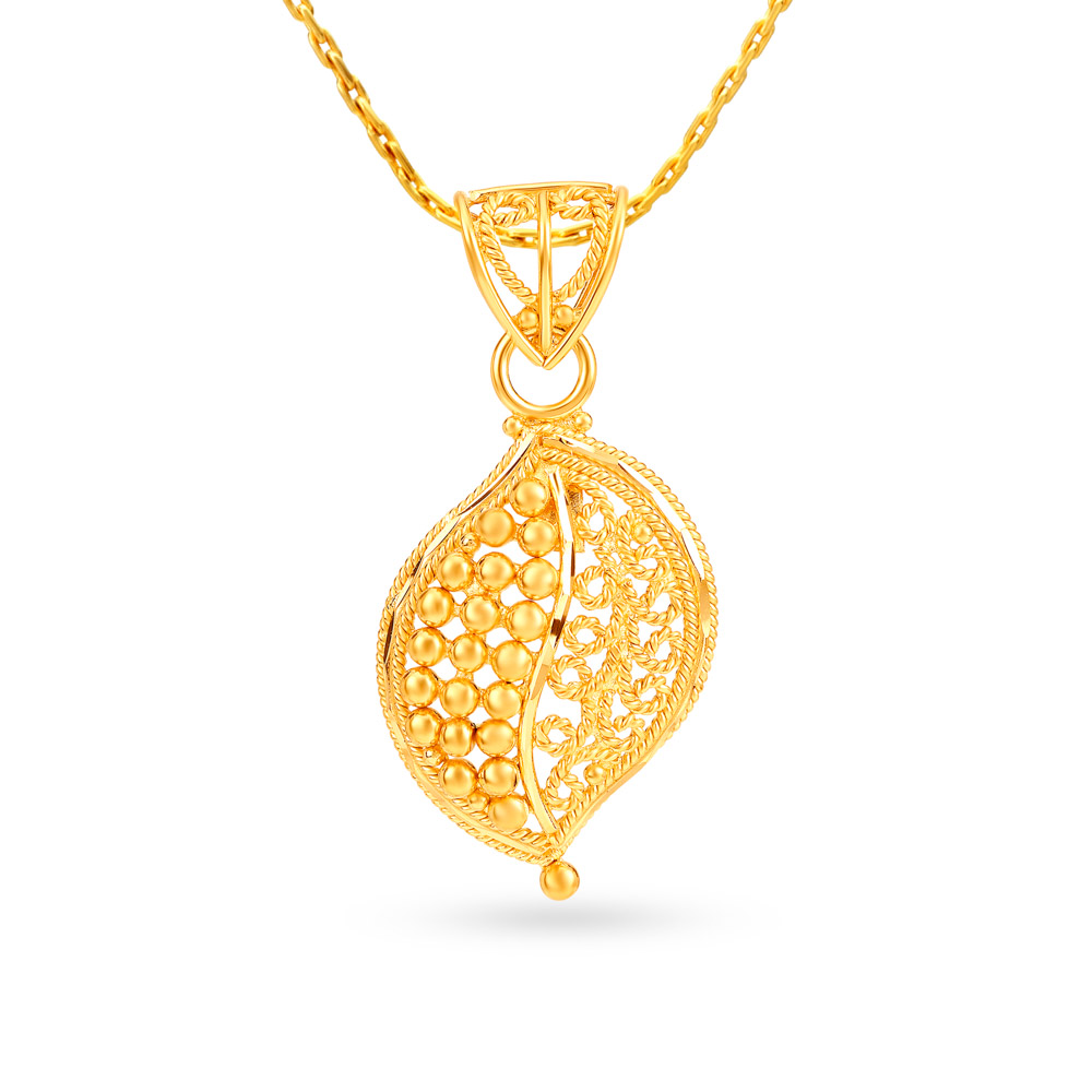 

Scintillating 22 Karat Gold Pendant With Jali Work