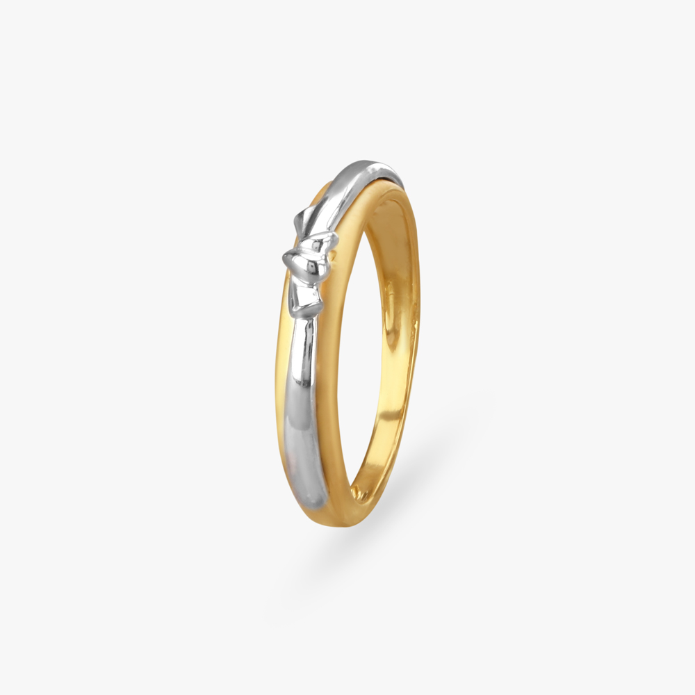 Radiant Twist Gold Finger Ring