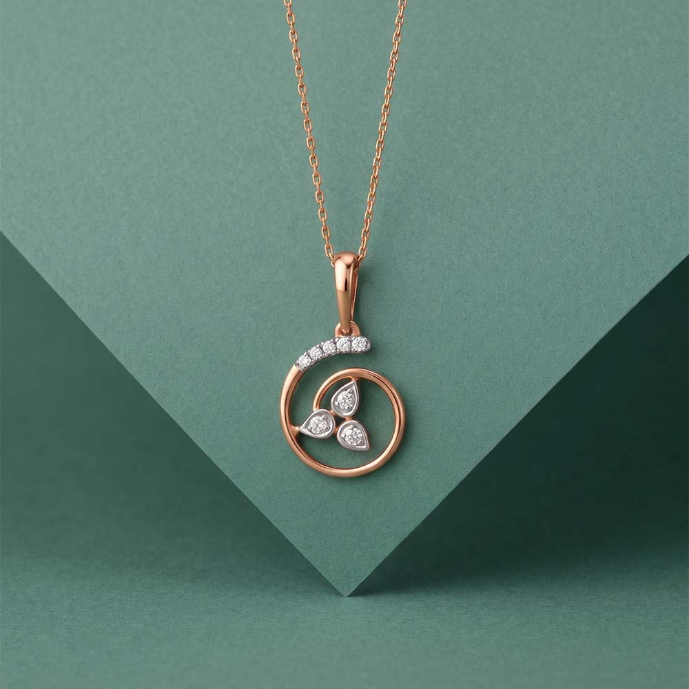 

Gorgeous Diamond Pendant