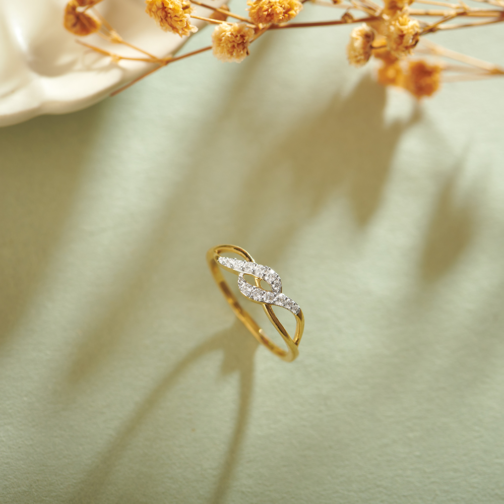 Soulful Diamond Finger Ring