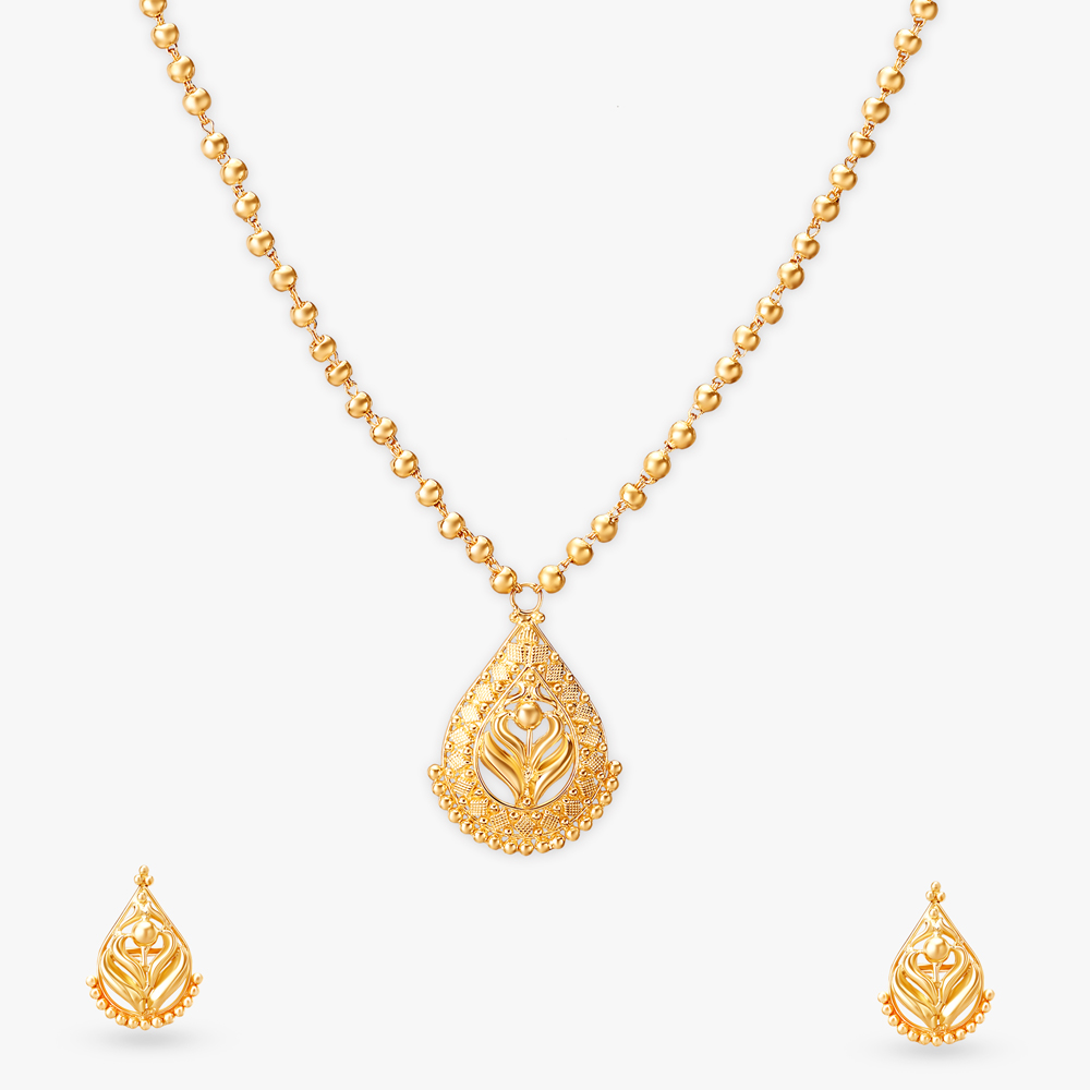 

Petal Perfection Gold Necklace Set