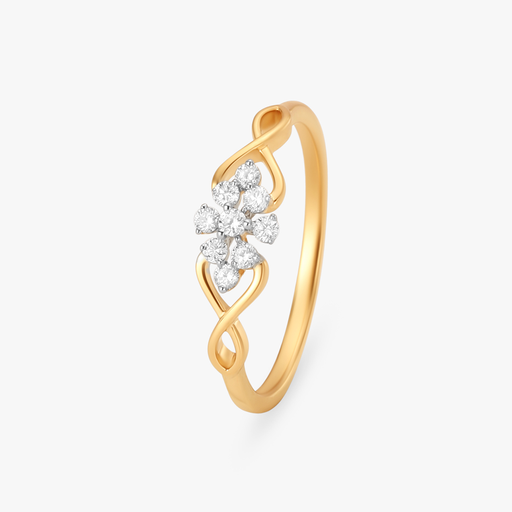 Ritzy Diamond Finger Ring