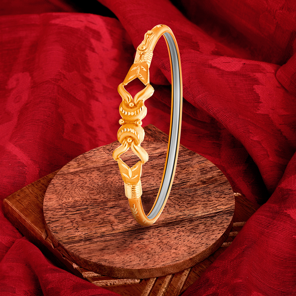 

Exquisite Gold Bangle