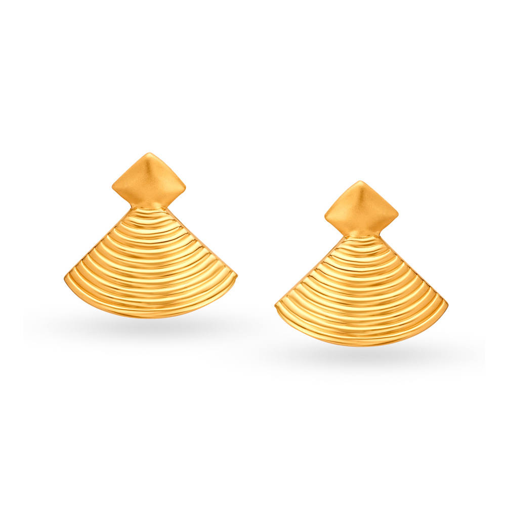 Suave Fancy Seashell Stud Earrings