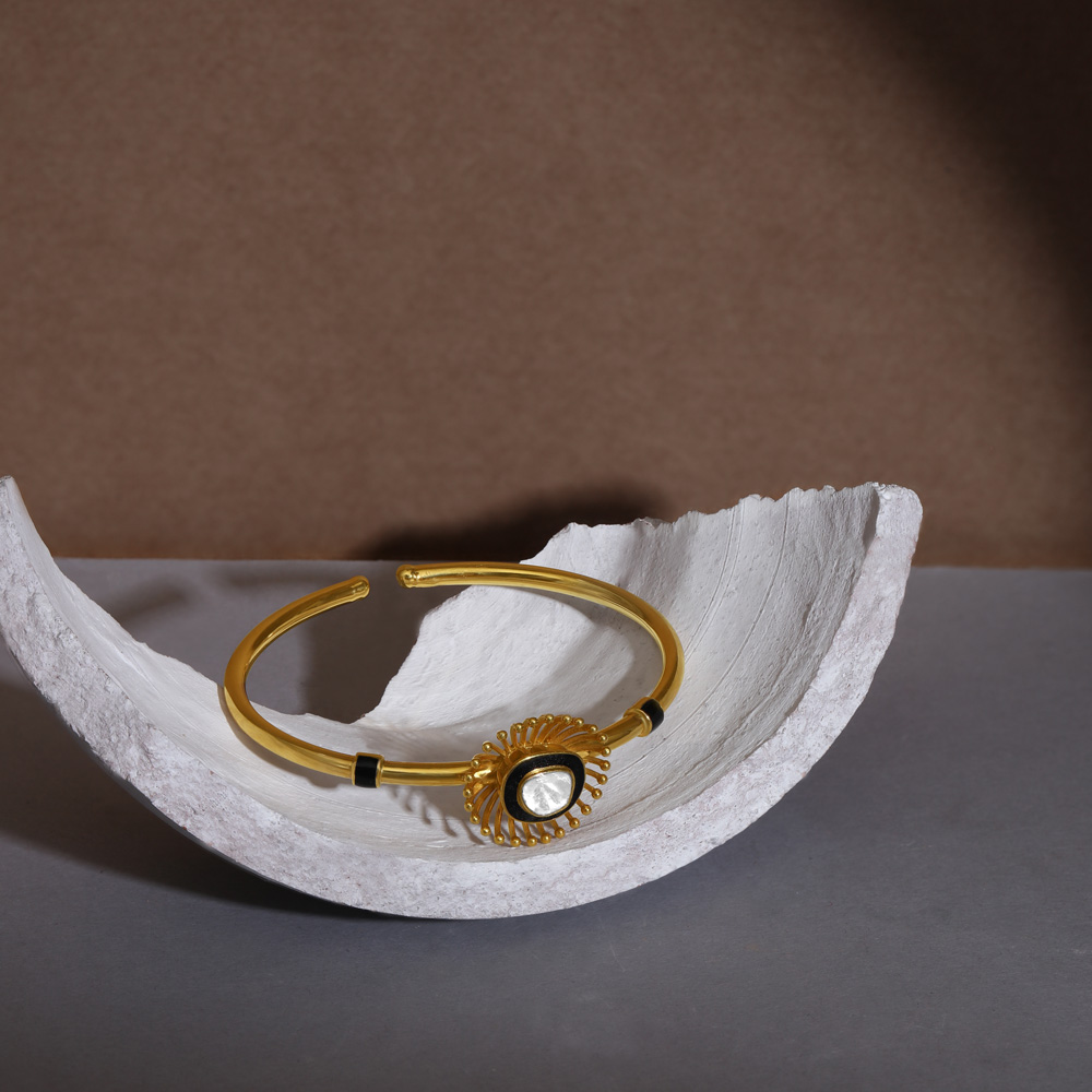 

Nestled Polki Bangle