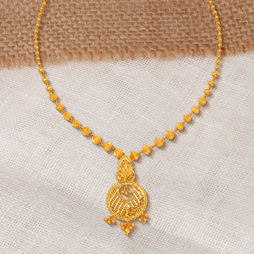 

Traditional Majestic Gold Pendant With Chain