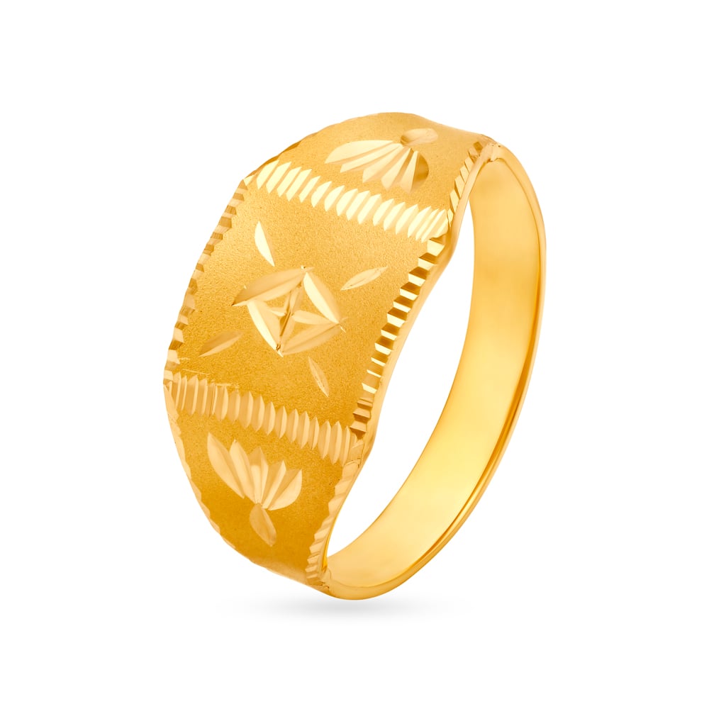 

Captivating 22 Karat Yellow Gold Engraved Square Finger Ring