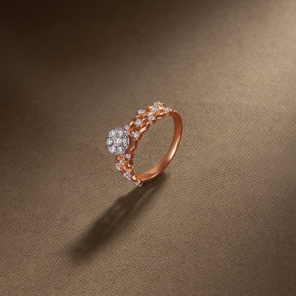 

Enticing Geometric Diamond Ring