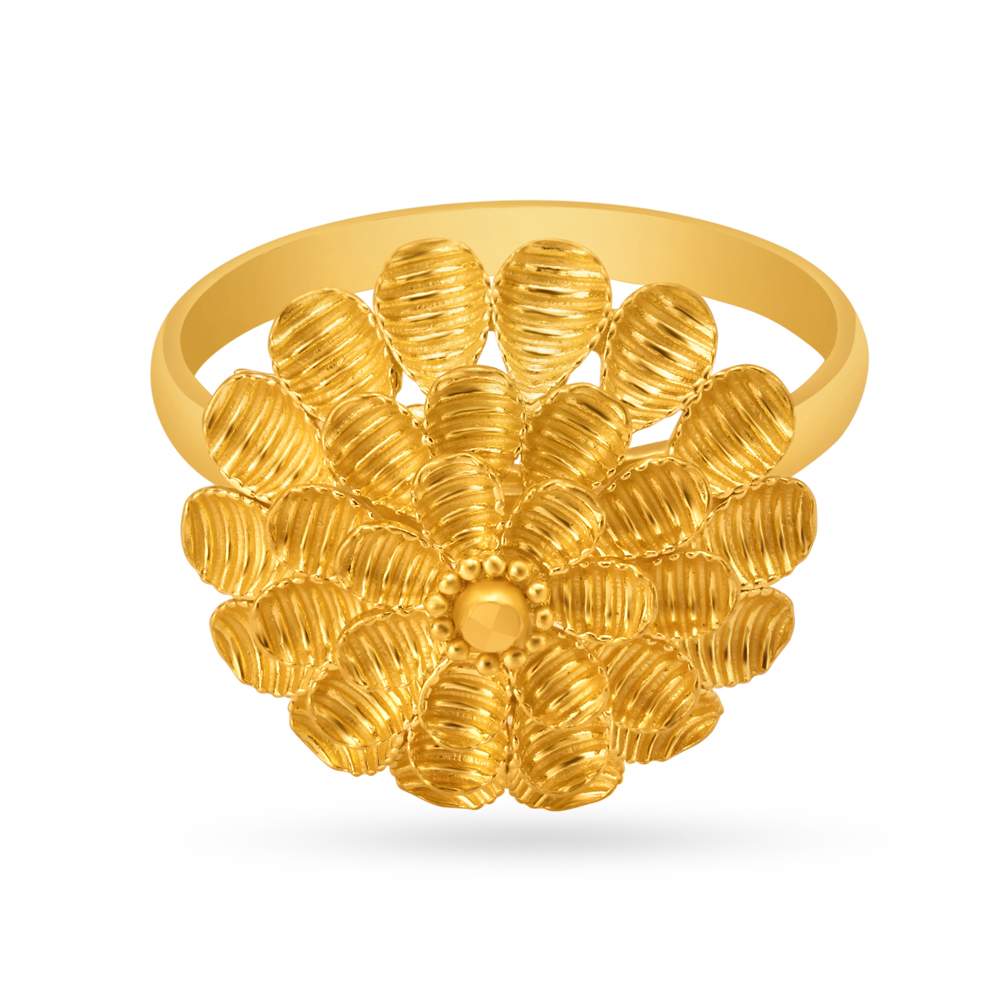 

Carved Gold Finger Ring with a Radial Pattern