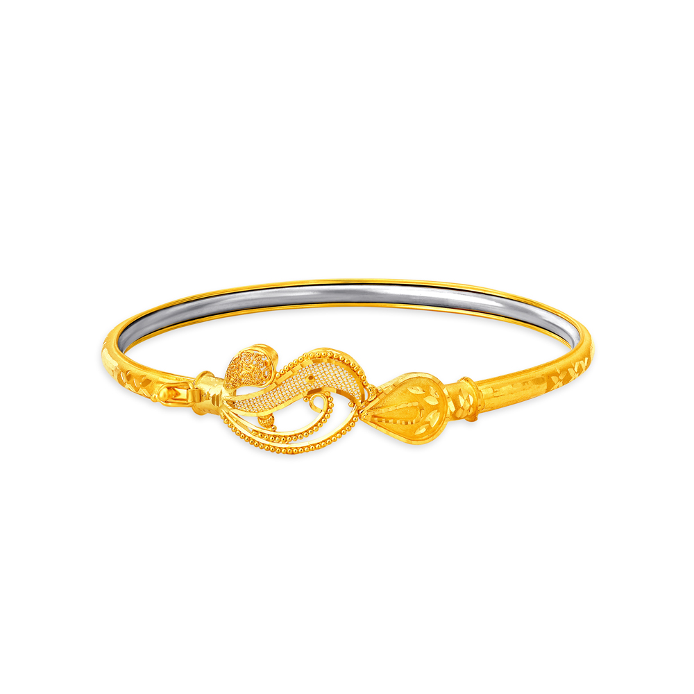 

Exquisite Gold Bangle