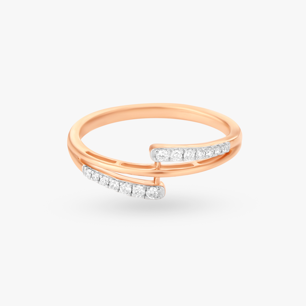 

Sleek Luminescent Diamond Finger Ring