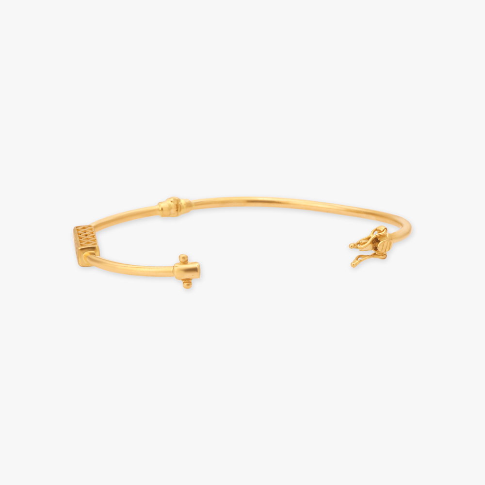 

Elegant Gold Bangle