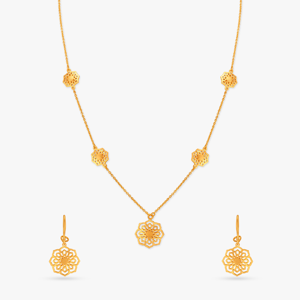 Delicate Floral Necklace Set