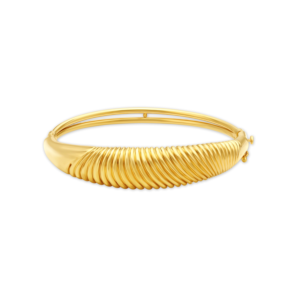 Sophisticated Yellow Gold Ribbed Bangle