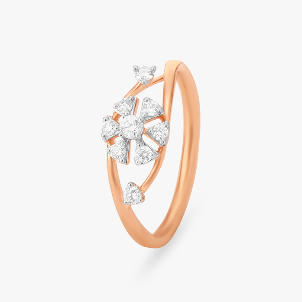 Chic Sculptural Diamond Finger Ring