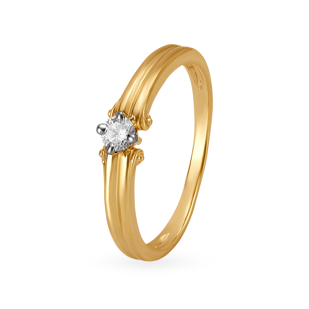 Elegant Prong-Set Diamond Finger Ring