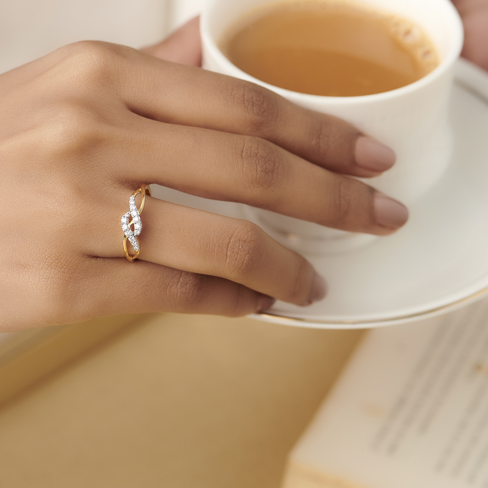 

Soulful Diamond Finger Ring
