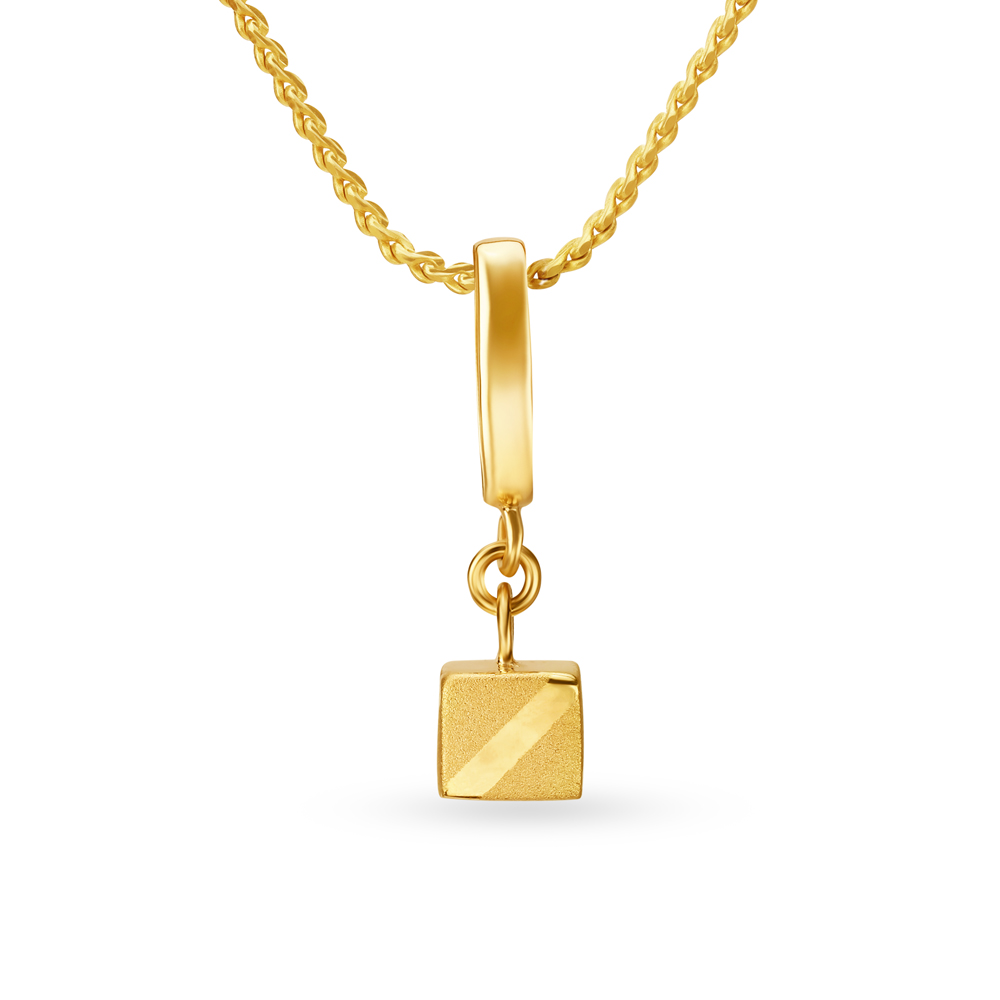 

Chic Gold Pendant