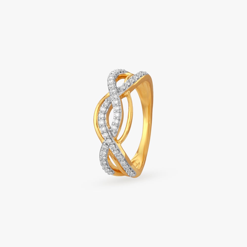 Crisscross Radiance Diamond Finger Ring