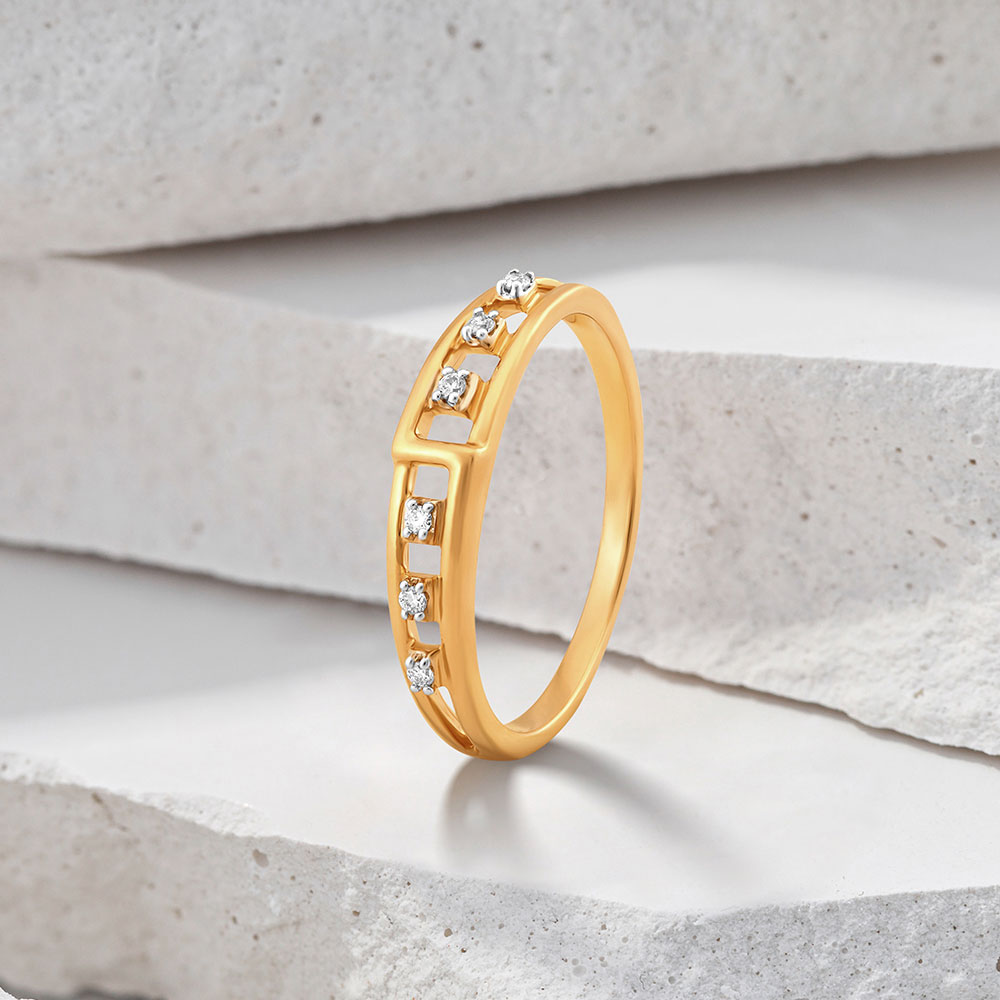 Classic 18 Karat Gold And Diamond Finger Ring