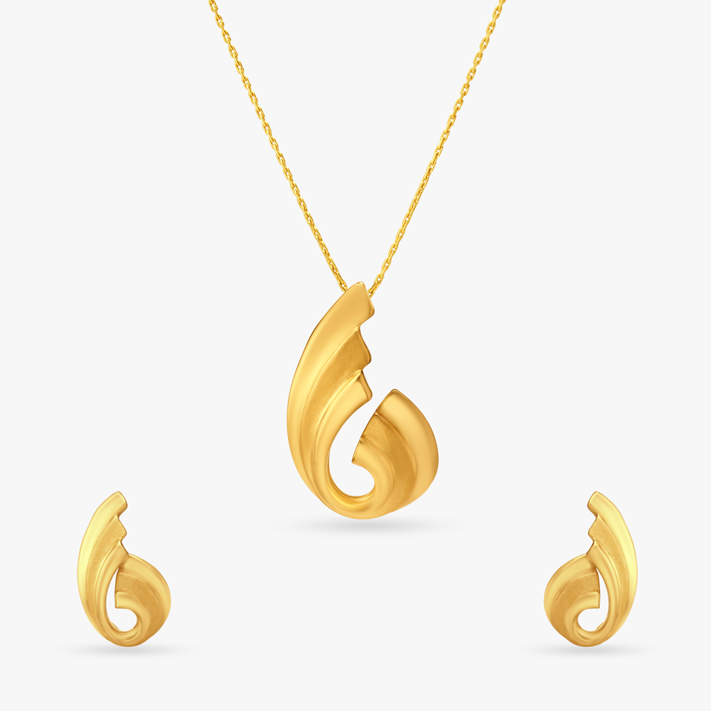 Sophisticated Pendant with Earrings Set