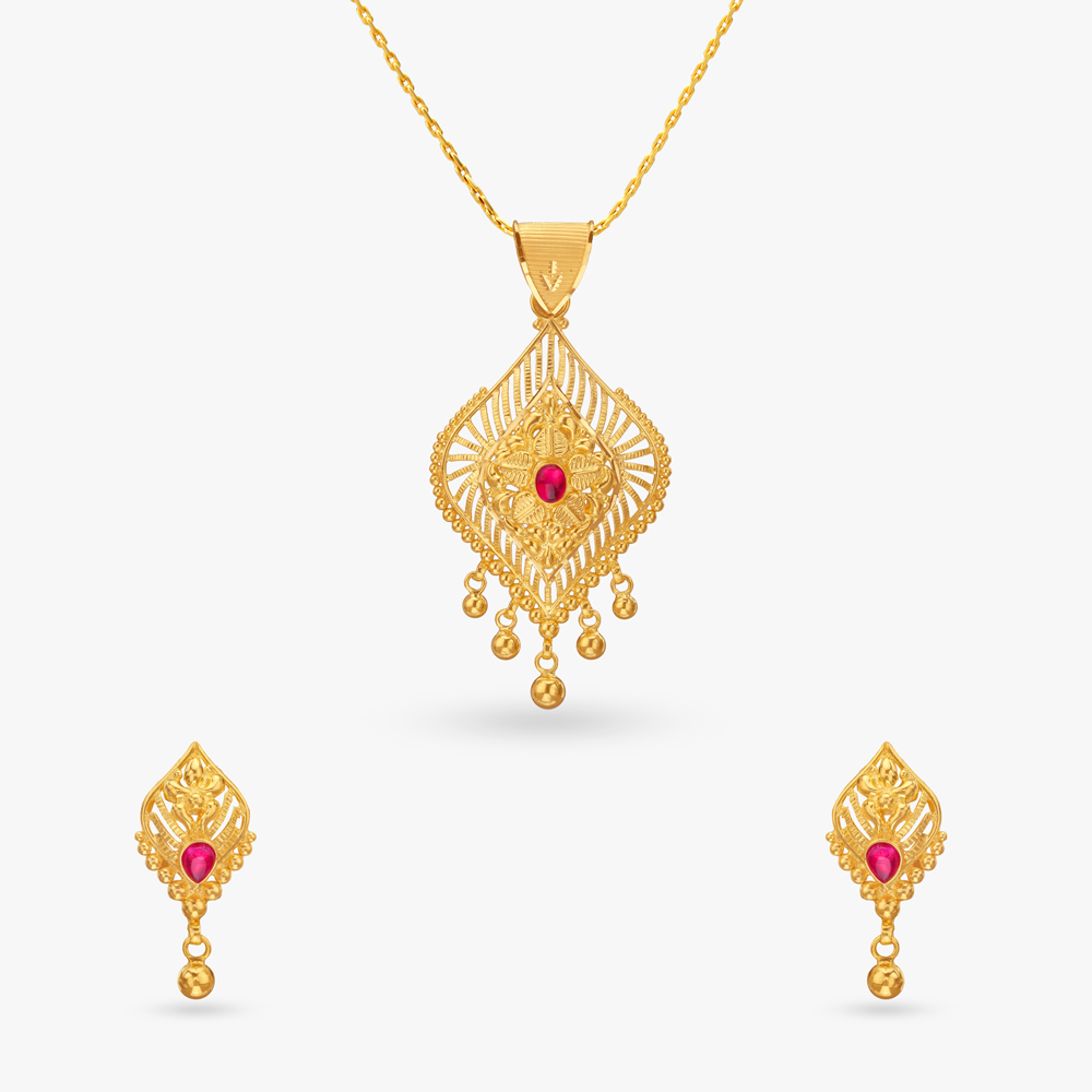 Heirloom Rhombus Gold Pendant and Earrings Set