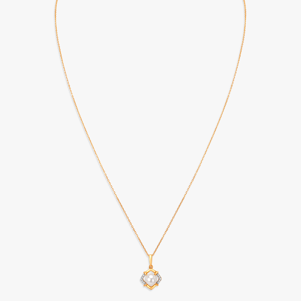 

Sublime Pearl and Diamond Pendant with Chain