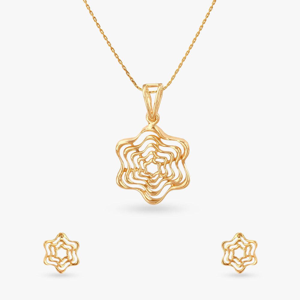Wavy Star Gold Pendant and Earrings Set