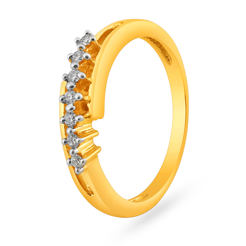 Chic Line Pattern 7 Stone Diamond Ring