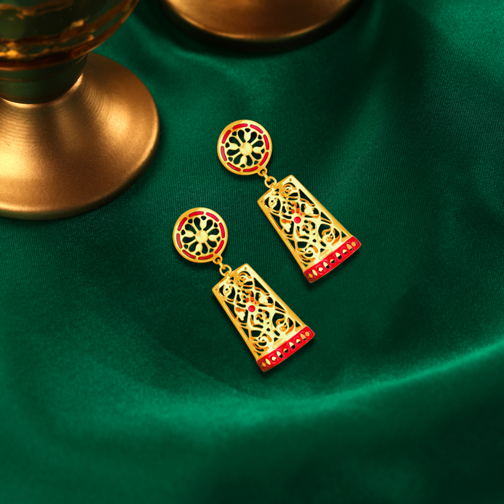 Captivating 22 Karat Yellow Gold Drop Earrings