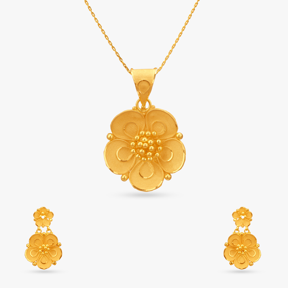 Fivefold Floral Gold Pendant and Earrings Set